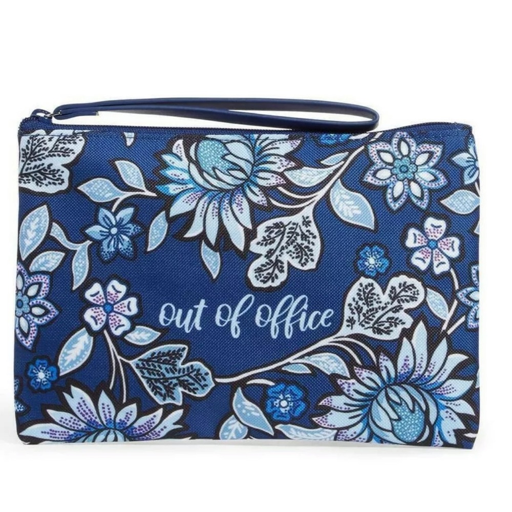 MAKE AN OFFER. 
Vera bradley NWT tropics tapestry lighten up wristlet